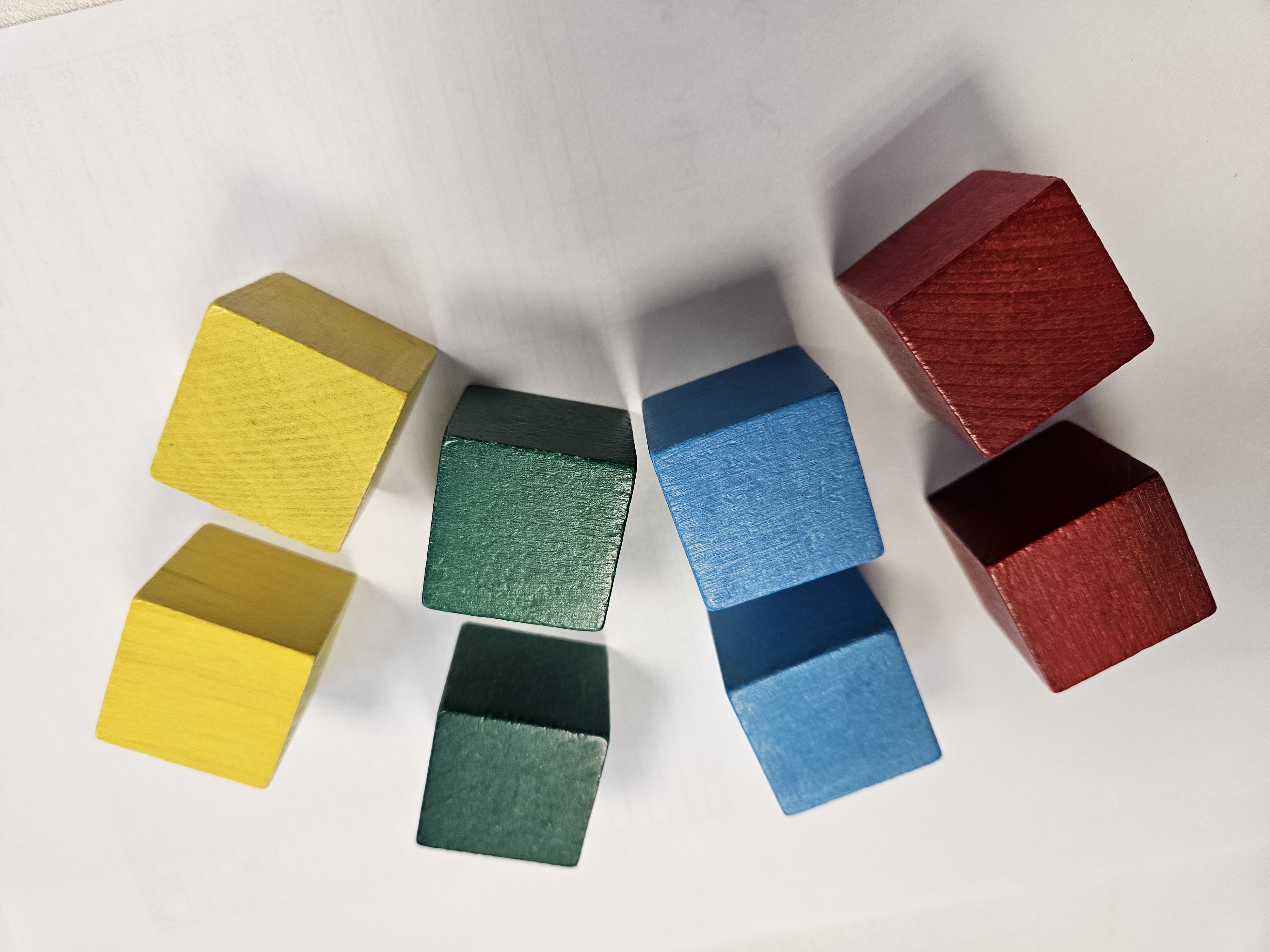 8 CUBES MOTRICITE QUATRE COULEURS
